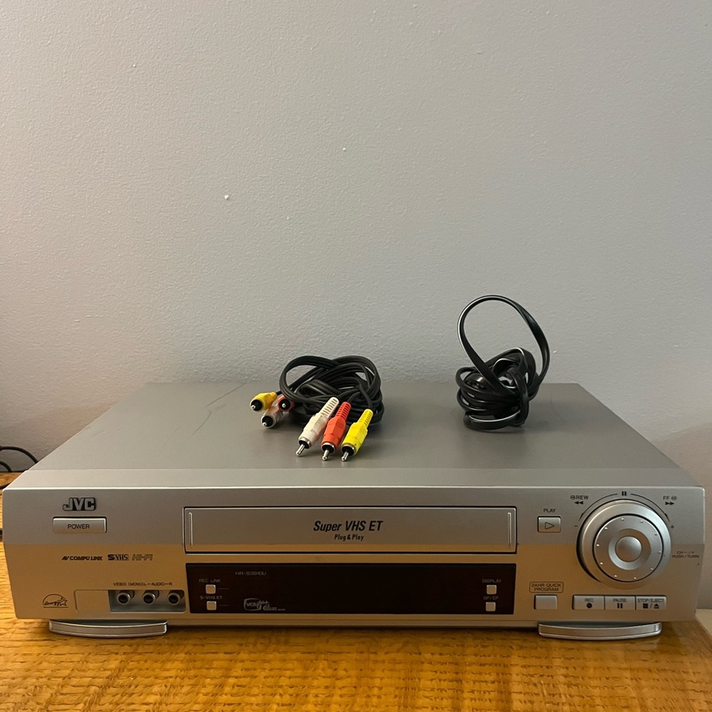 JVC Super VHS ET Player with Cables